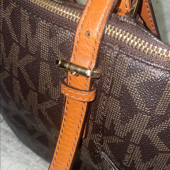 Michael Kors Black and Tan Shoulder Bag - Picture 6 of 12